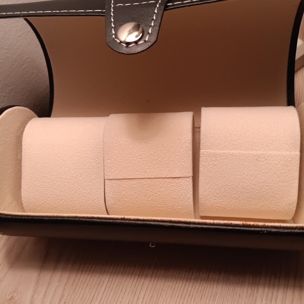 Watch holder - Picture 3 of 4